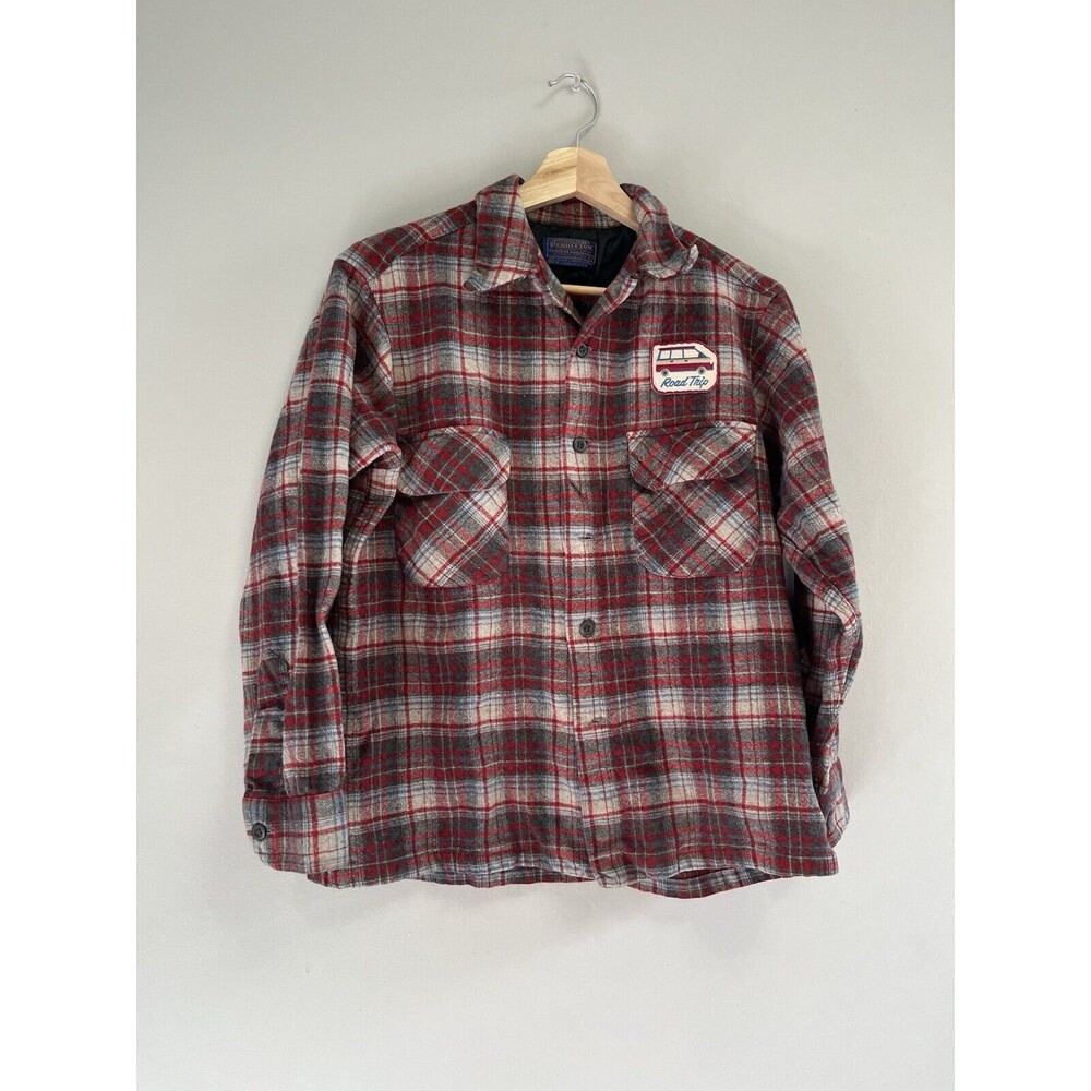 wool vintage pendleton shirt size L , fits M with cute patch